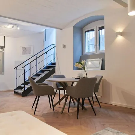 Designstudio Moritz - Charm - - Cosy - 4 People Apartment Wiesbaden