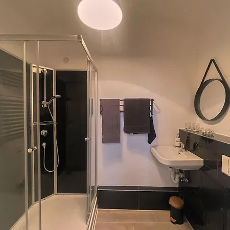 1 Bedroom - Zentral - Terrasse - Kaffee - Business - Wifi - Kueche *