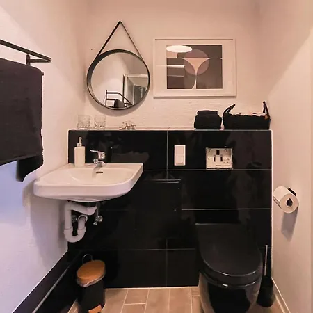 1 Bedroom - Zentral - Terrasse - Kaffee - Business - Wifi - Kueche 아파트 *